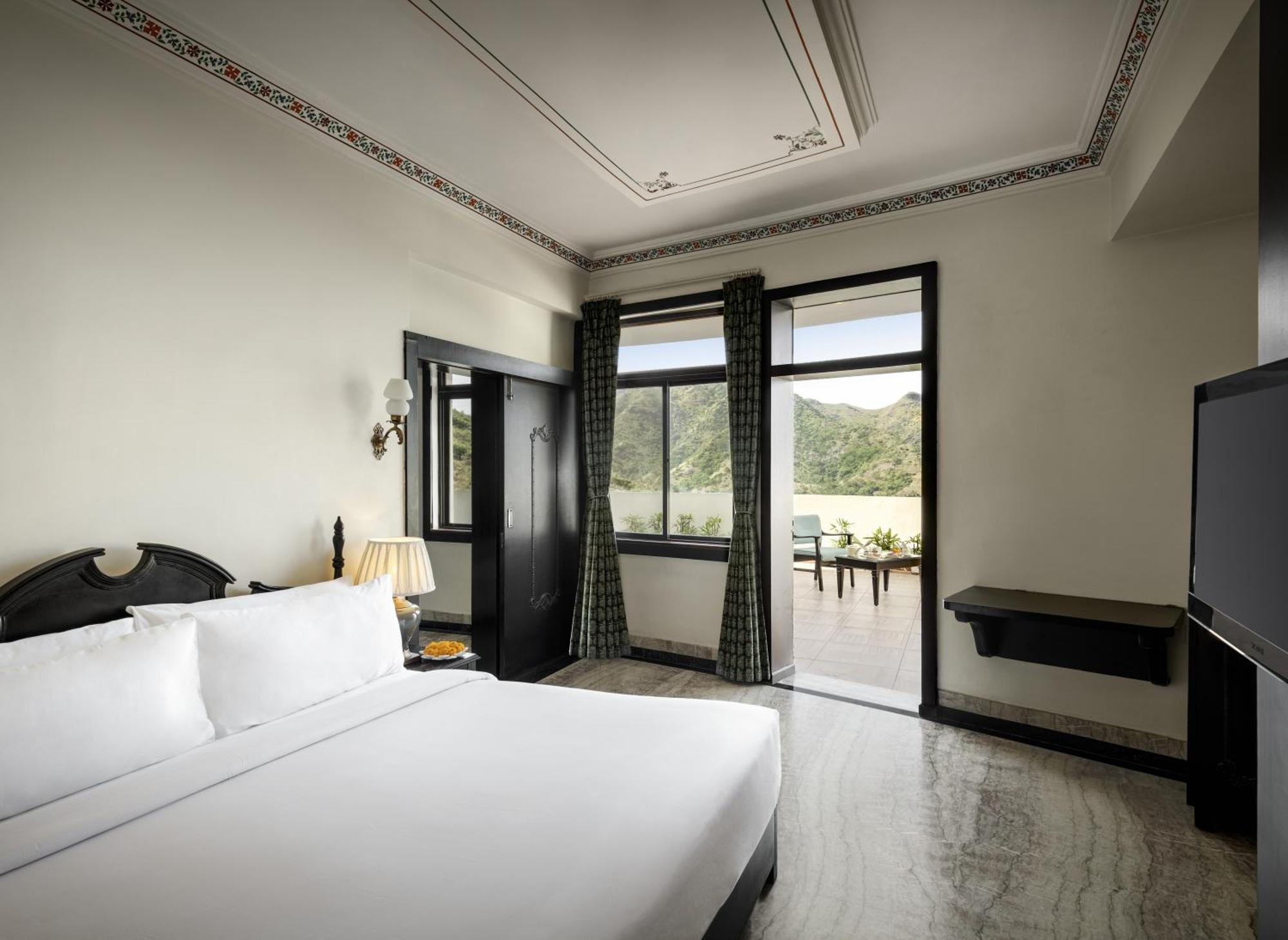 Hotel Bhairavgarh Palace