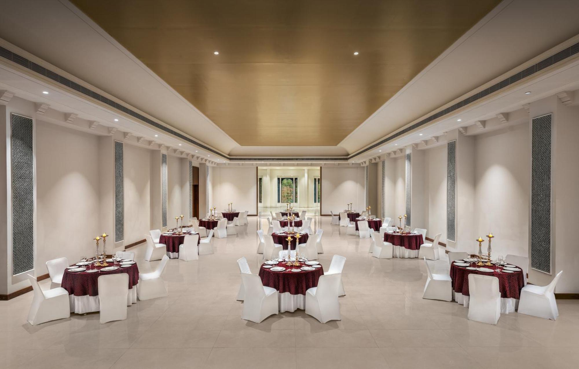 Hotel Bhairavgarh Palace