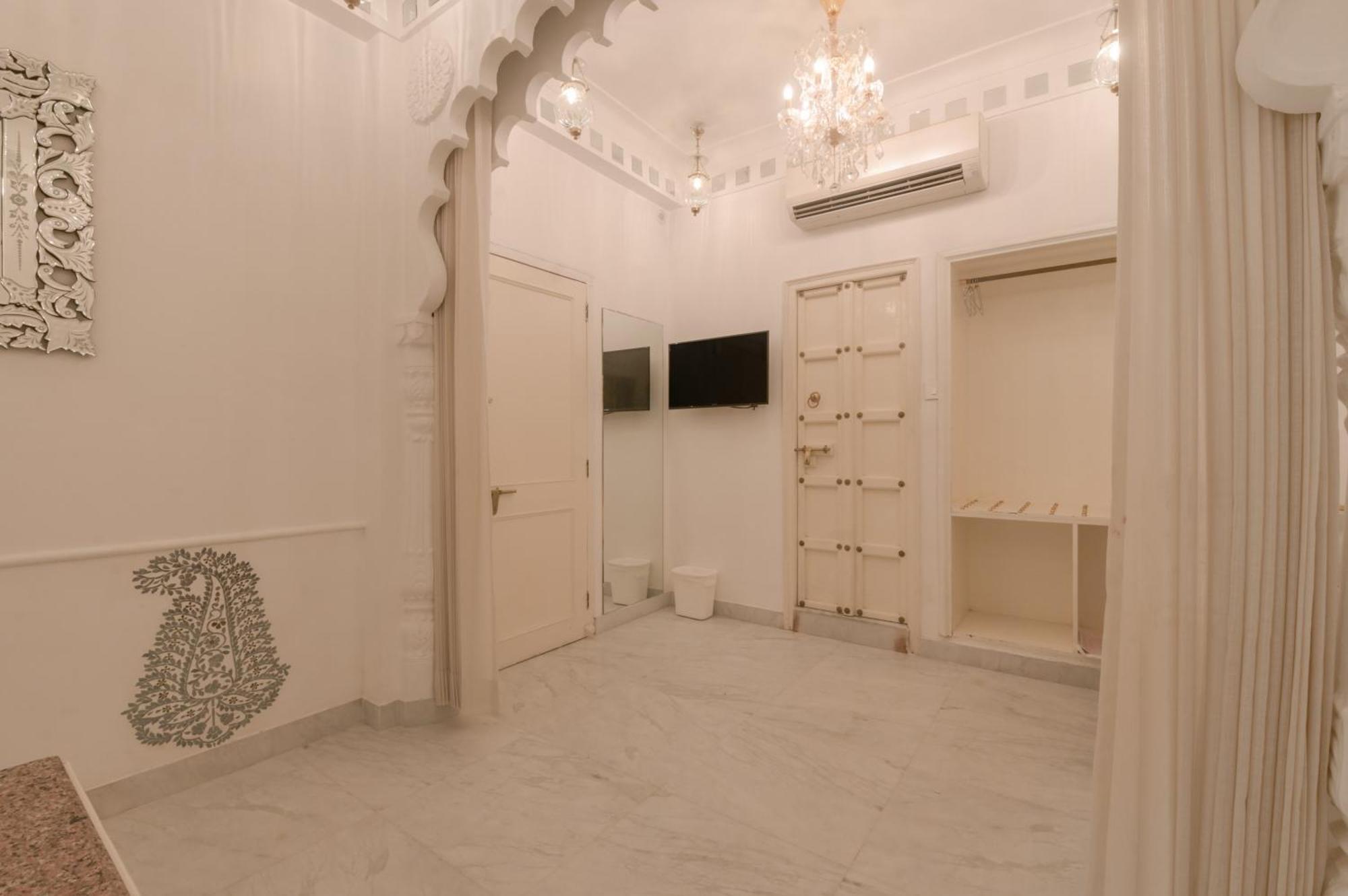 Jagat Niwas Palace Hotel Udaipur