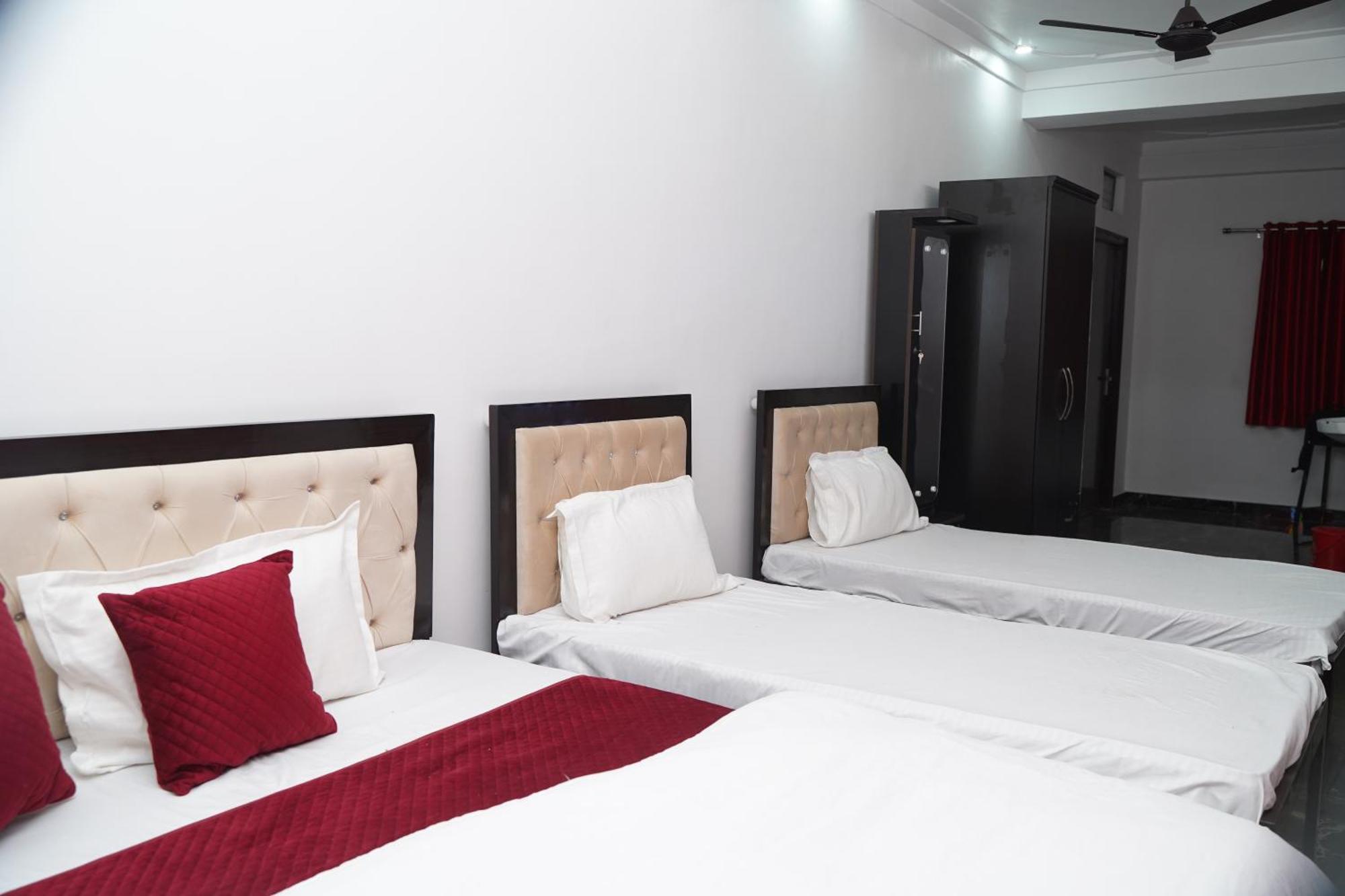 Shri Daulat Hotel