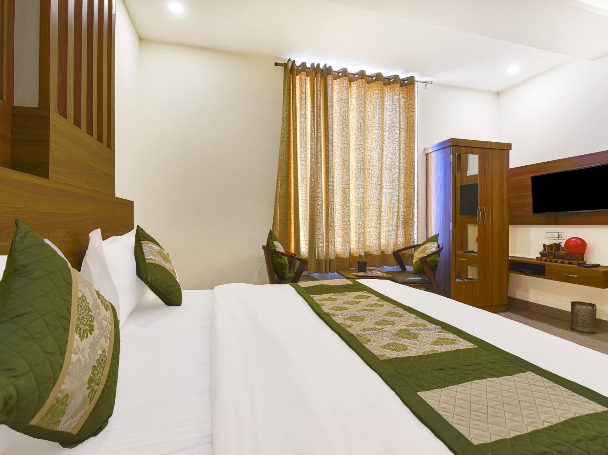 Sky Blu And Rooftop Restaurant Hotel Udaipur