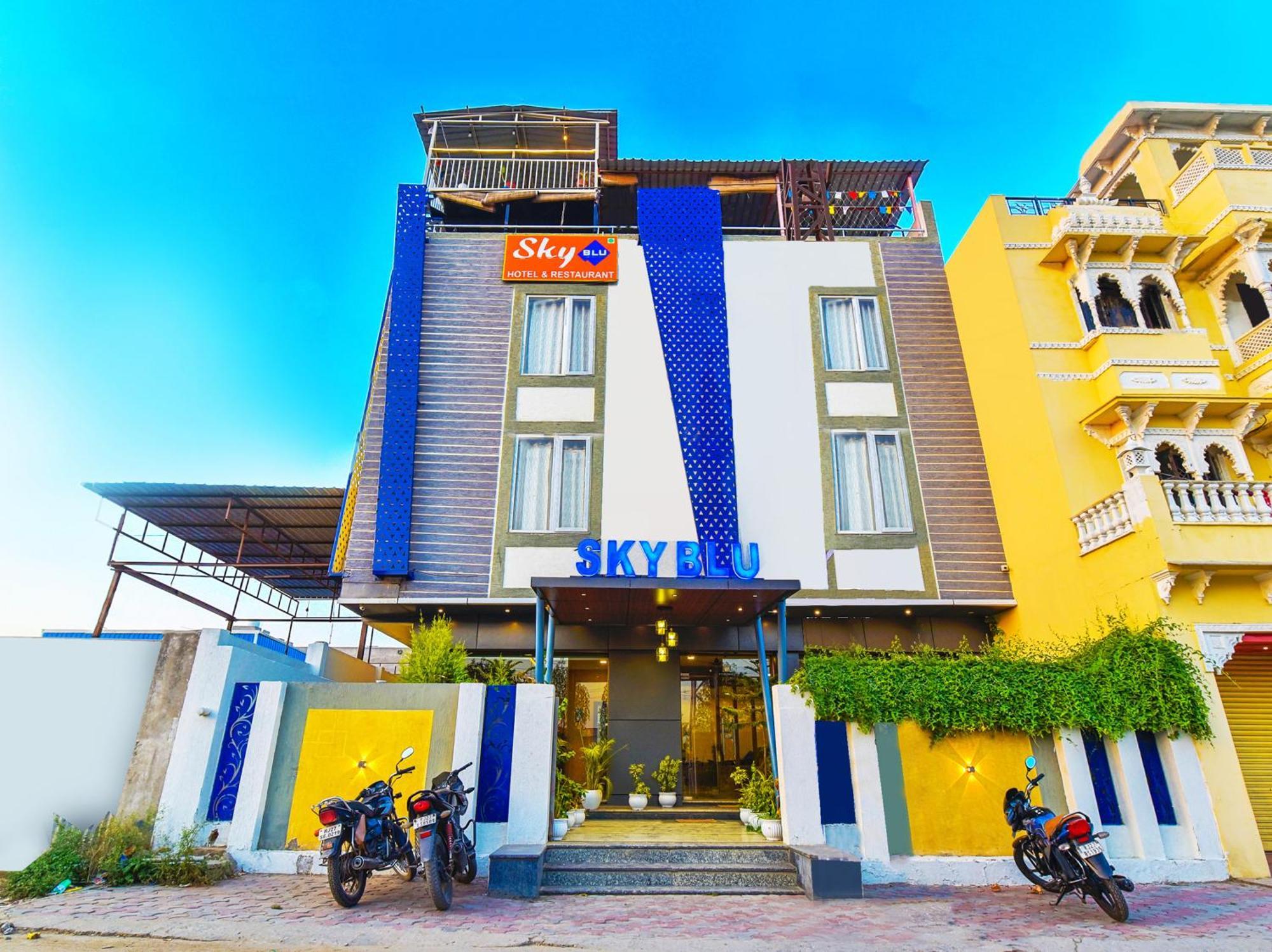 Hotel Sky Blu And Rooftop Restaurant Udaipur