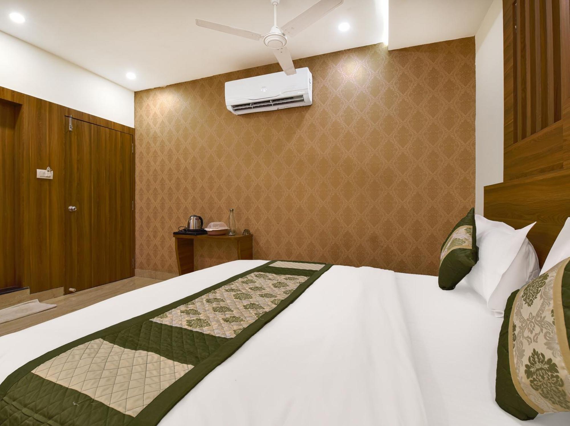 Sky Blu And Rooftop Restaurant Hotel 3*