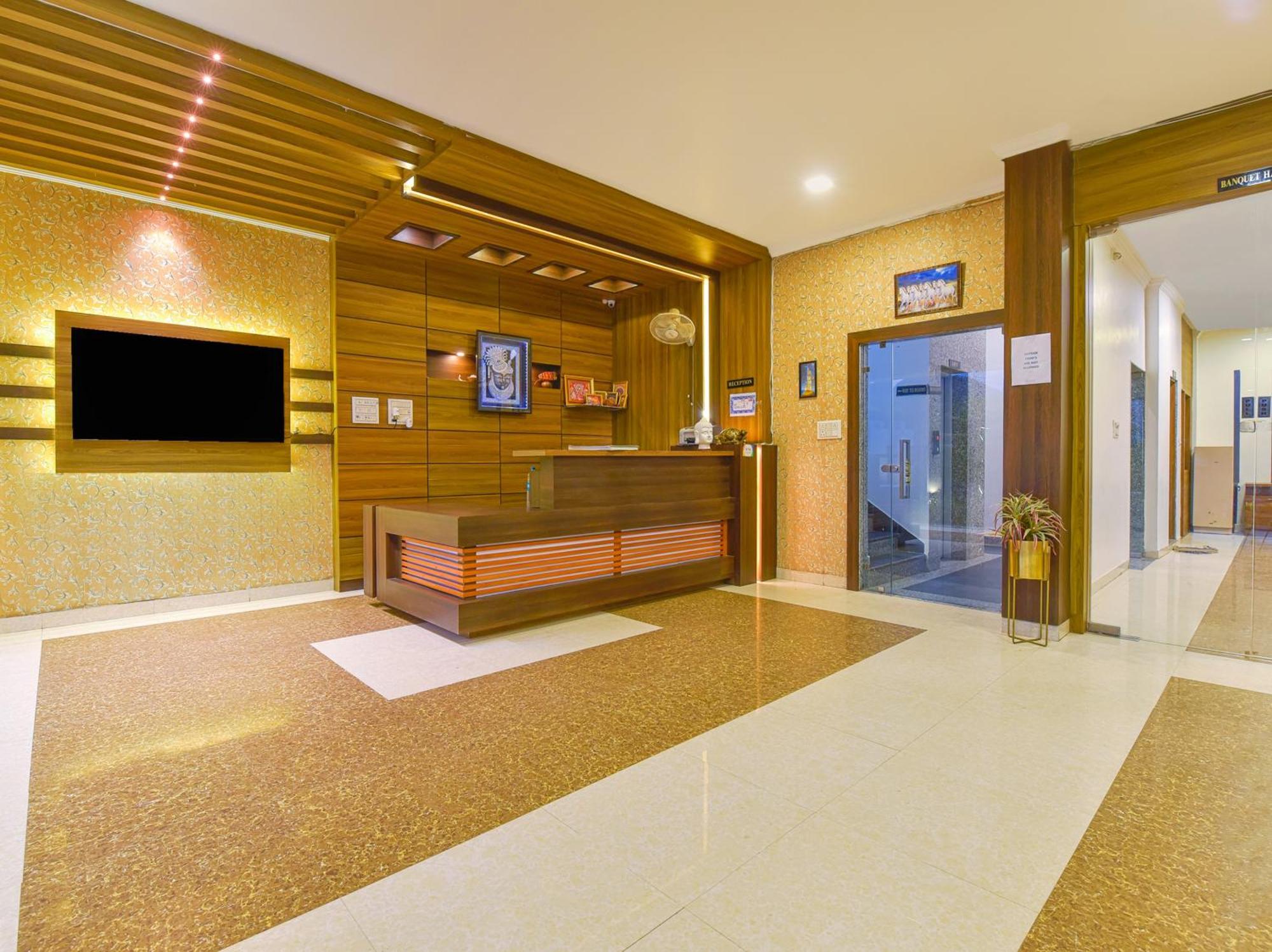 Hotel Sky Blu And Rooftop Restaurant 3*