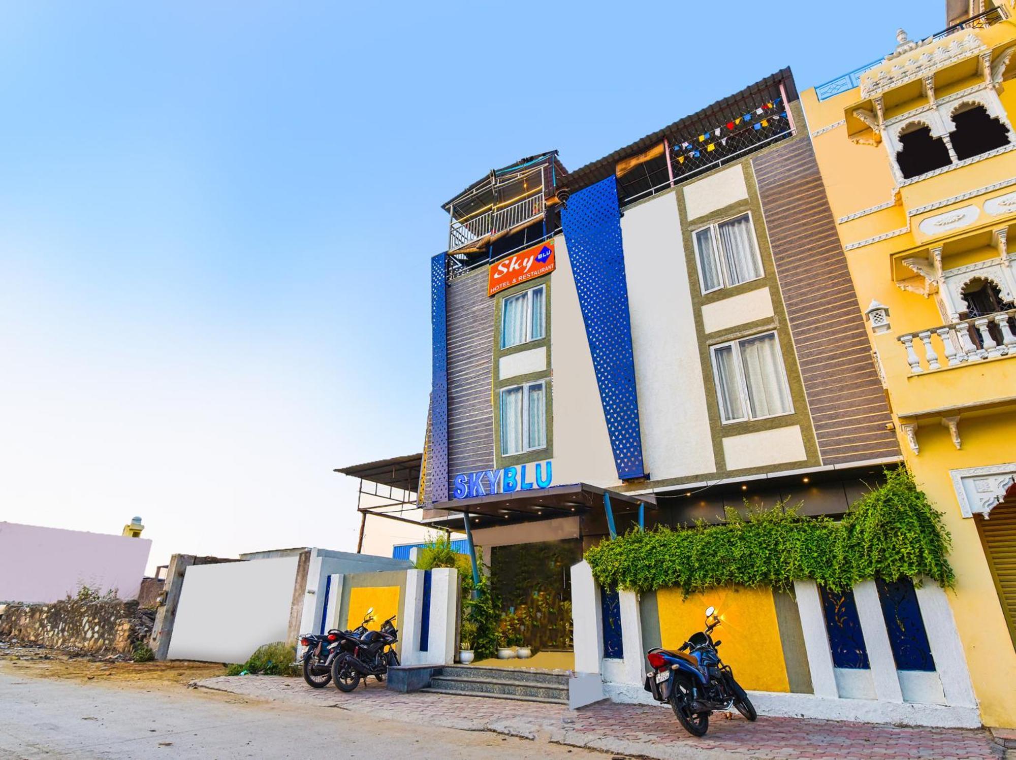 Hotel Sky Blu And Rooftop Restaurant Udaipur