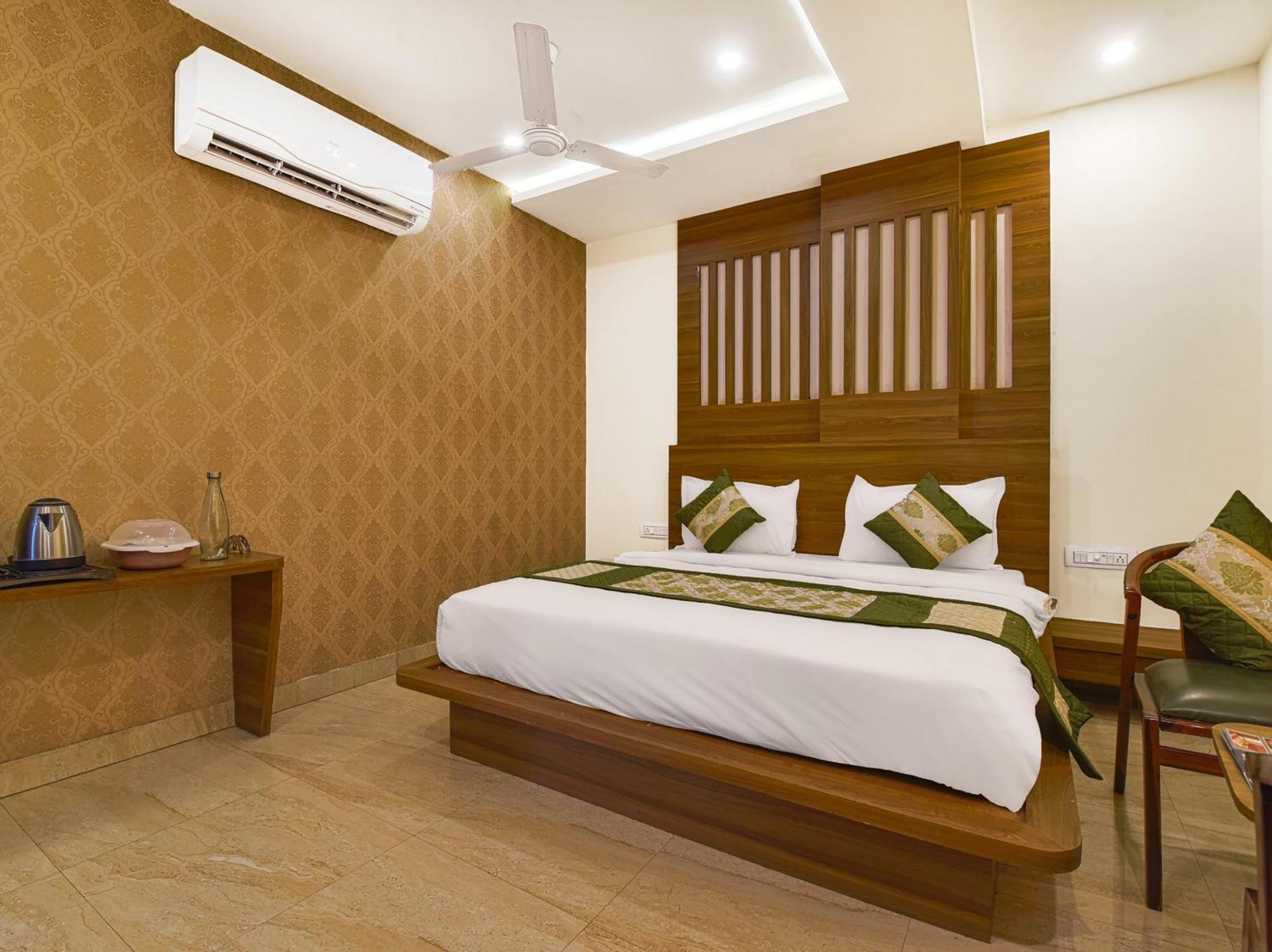 Sky Blu And Rooftop Restaurant Hotel 3*