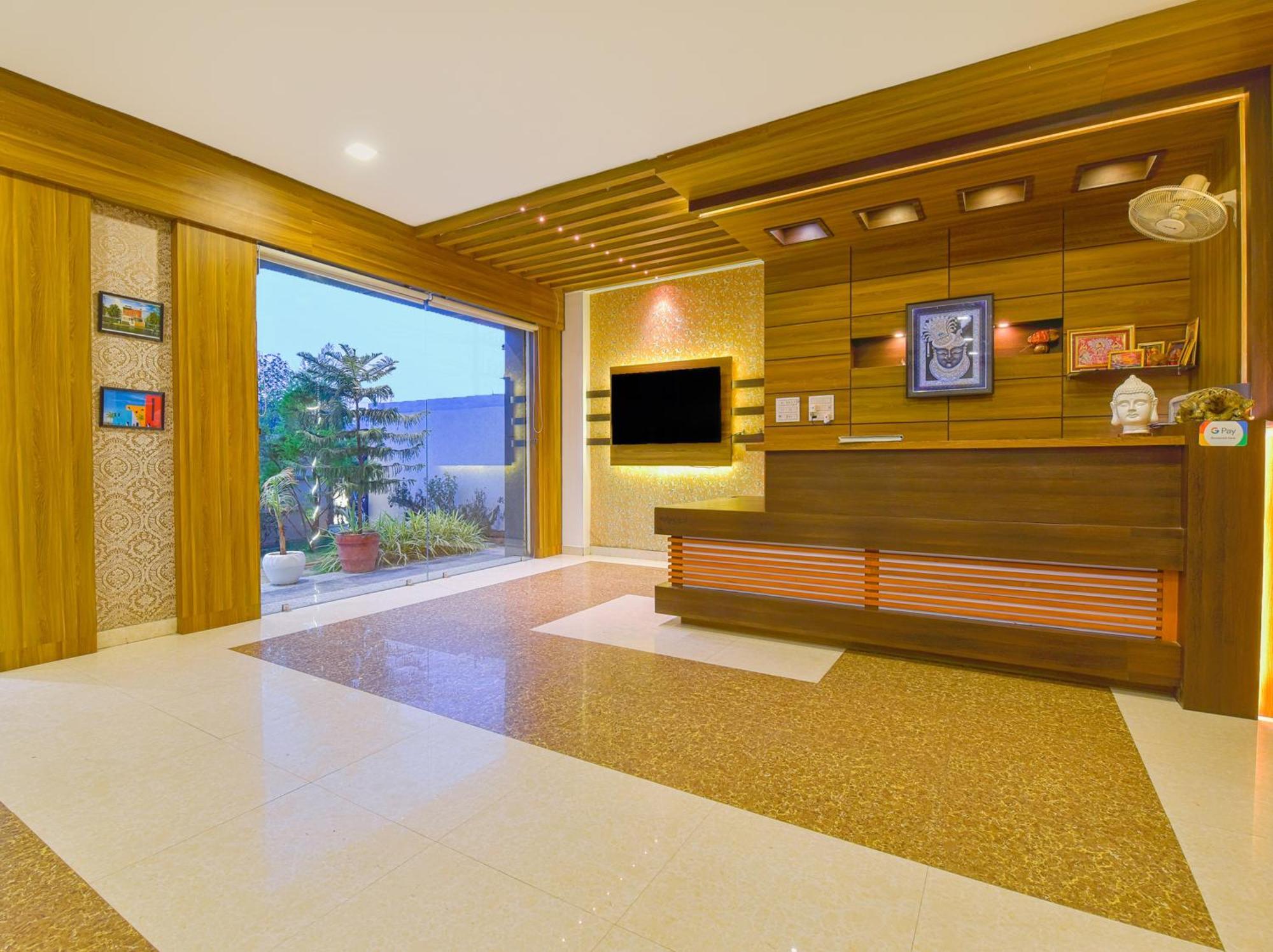Hotel Sky Blu And Rooftop Restaurant 3*
