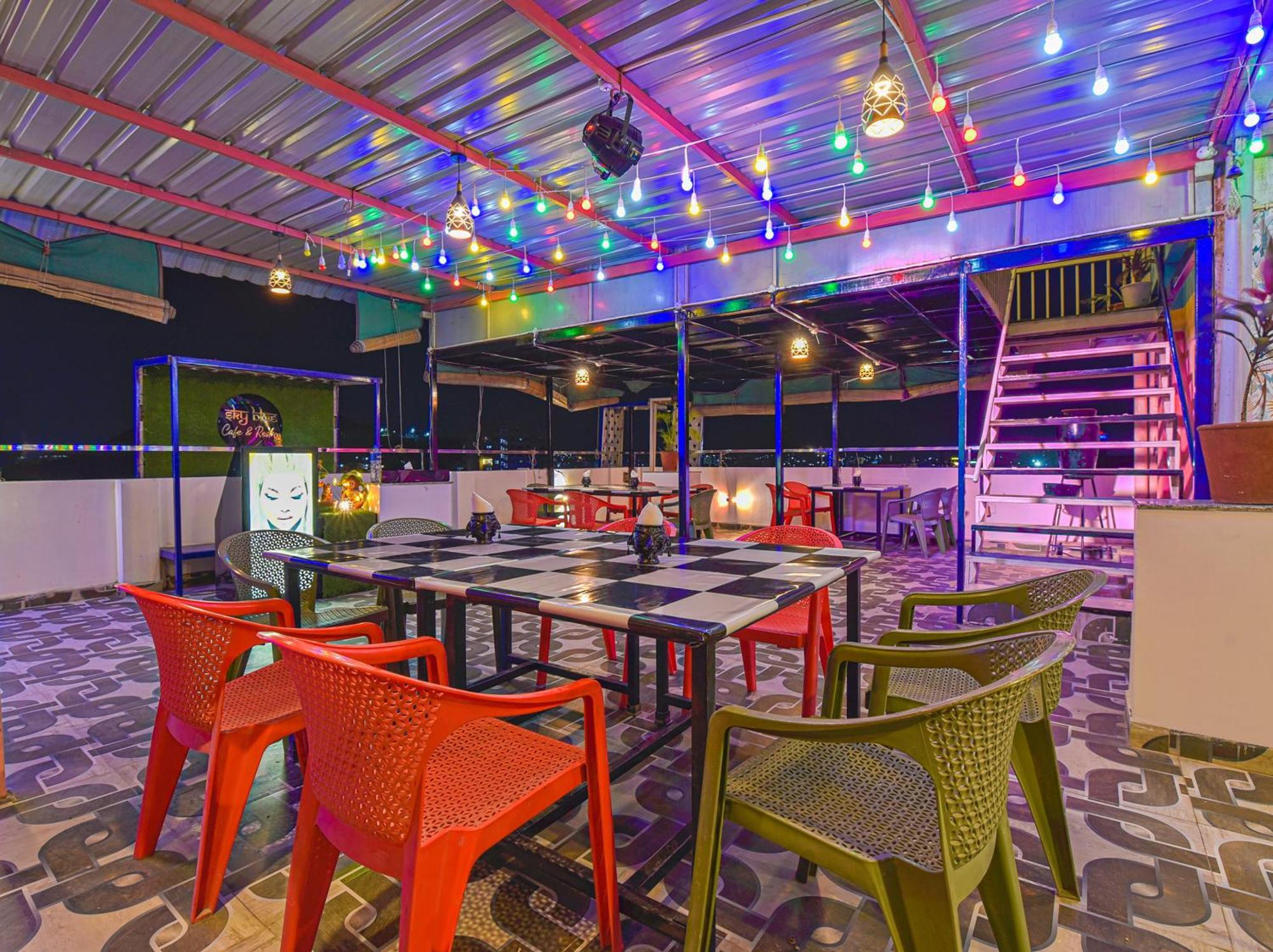 Hotel Sky Blu And Rooftop Restaurant