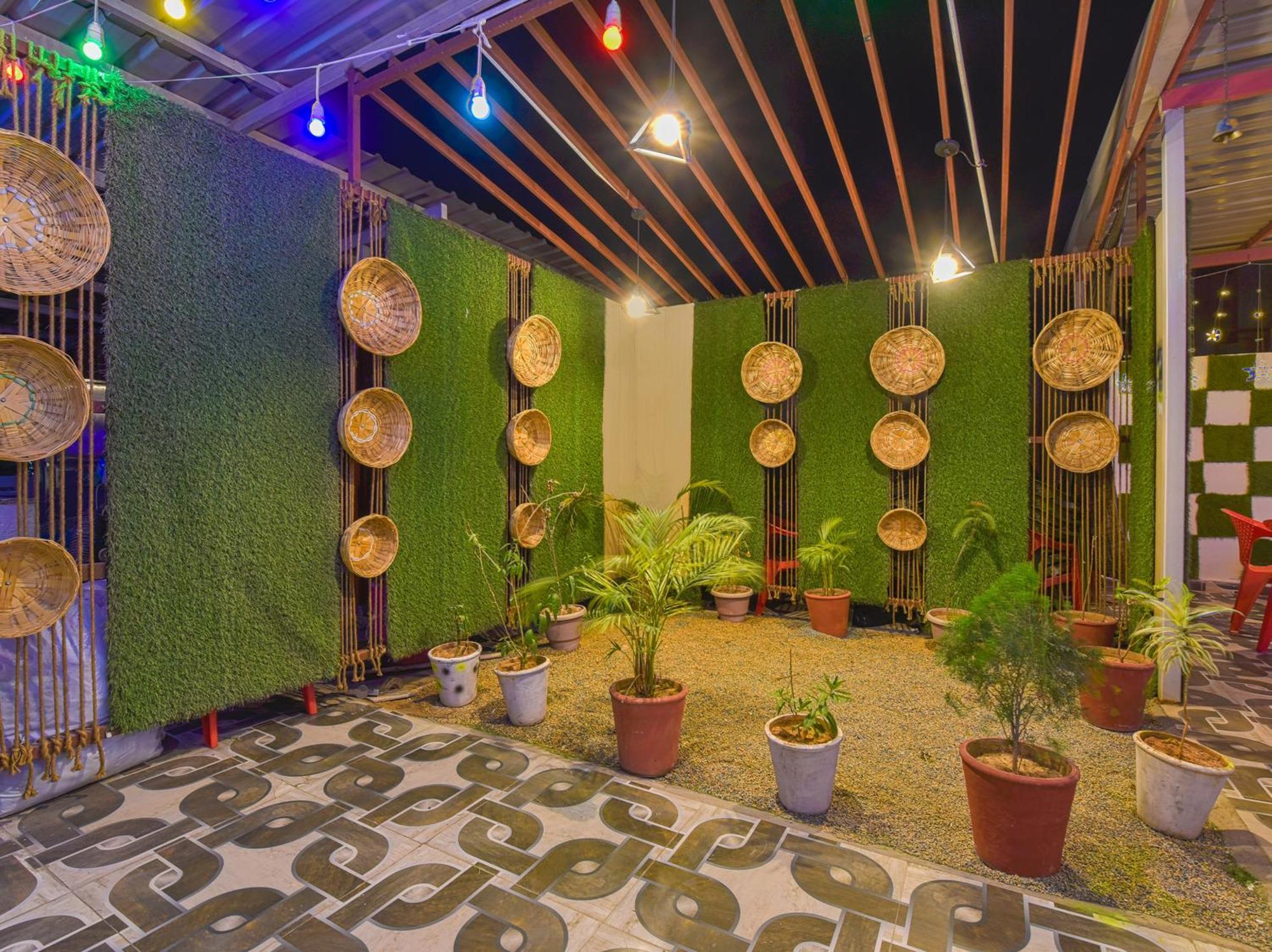 Hotel Sky Blu And Rooftop Restaurant 3*