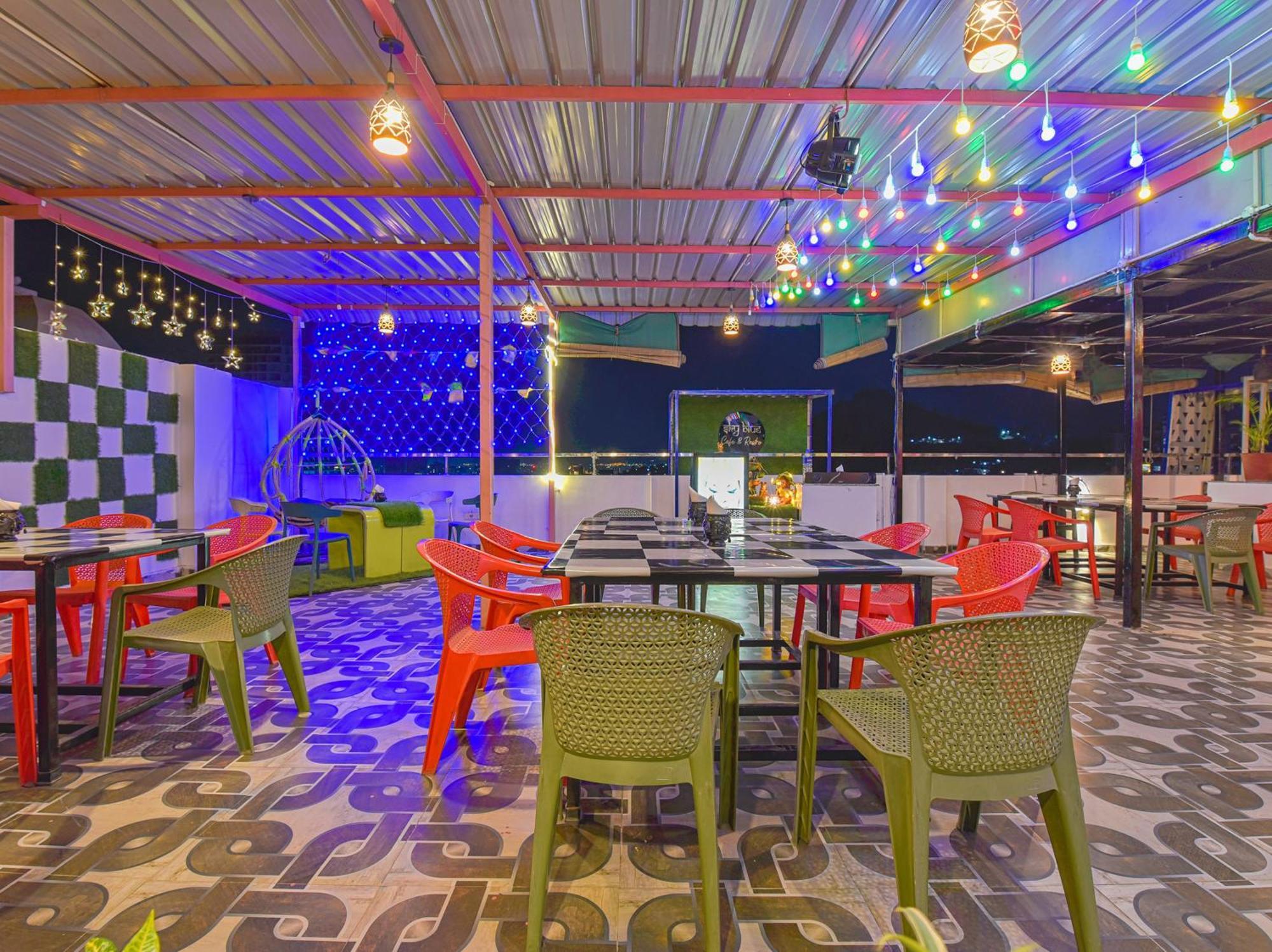 Sky Blu And Rooftop Restaurant 3*