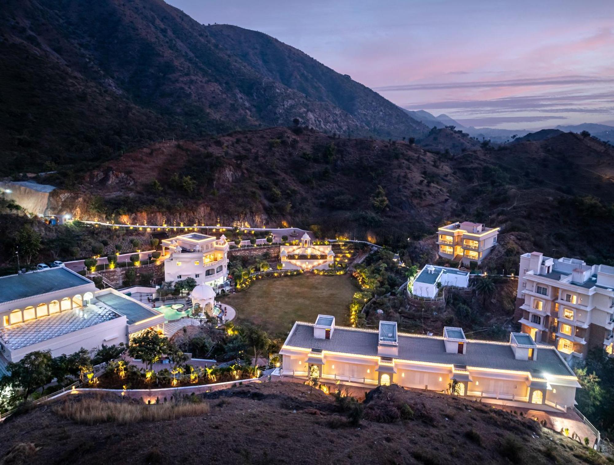 Hotel Sayaji &
