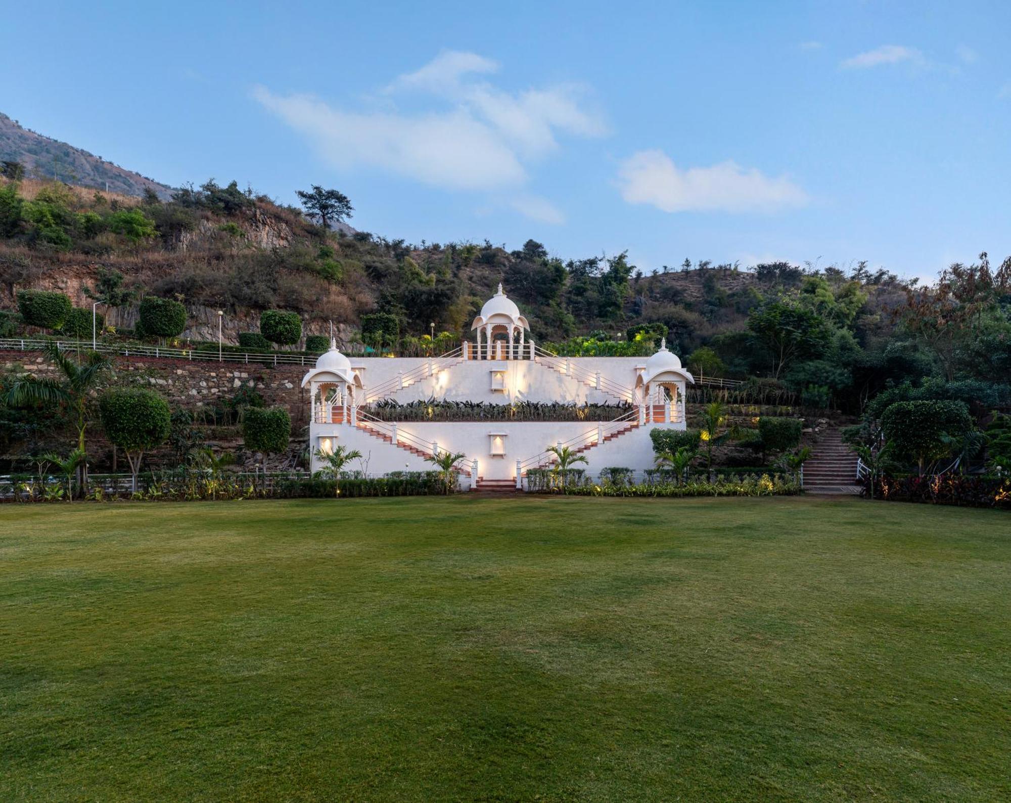Hotel Sayaji & 5*
