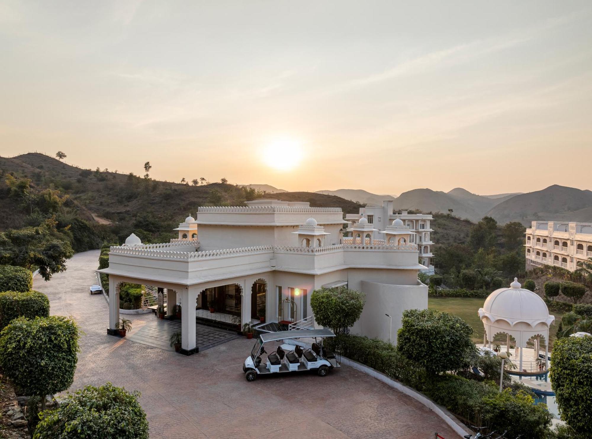 Hotel Sayaji &