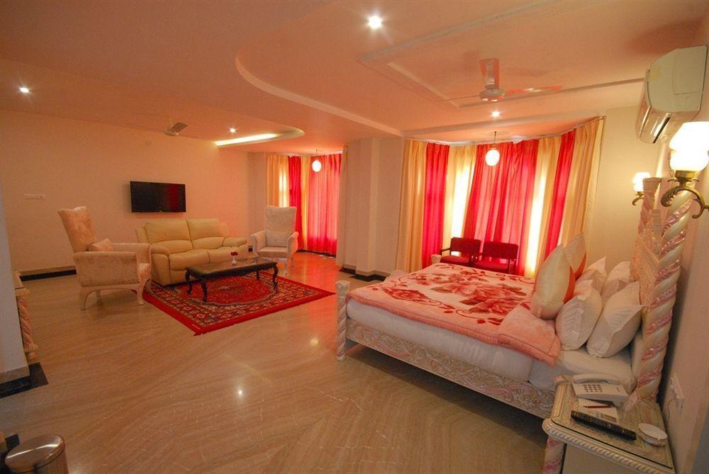 Hotel Bhairavgarh Palace Udaipur