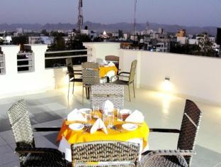 Hotel Royal Palm - A Budget In 3*