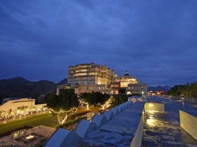 Devi Garh Hotel