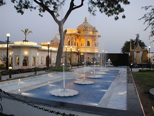 Jagmandir Island Palace - Grand Heritage