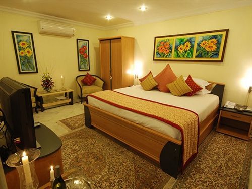 Hotel Jagmandir Island Palace - Grand Heritage