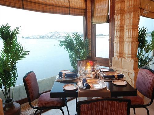Hotel Jagmandir Island Palace - Grand Heritage