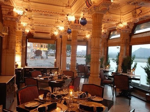 Jagmandir Island Palace - Grand Heritage Hotel 5*