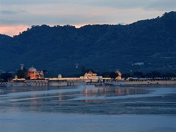 Jagmandir Island Palace - Grand Heritage 5* Udaipur