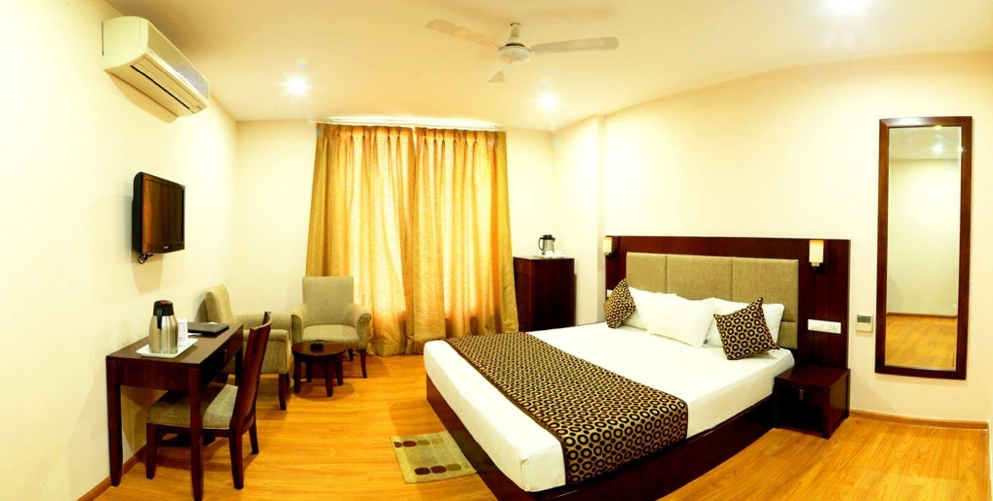 Royal Palm - A Budget In 3*