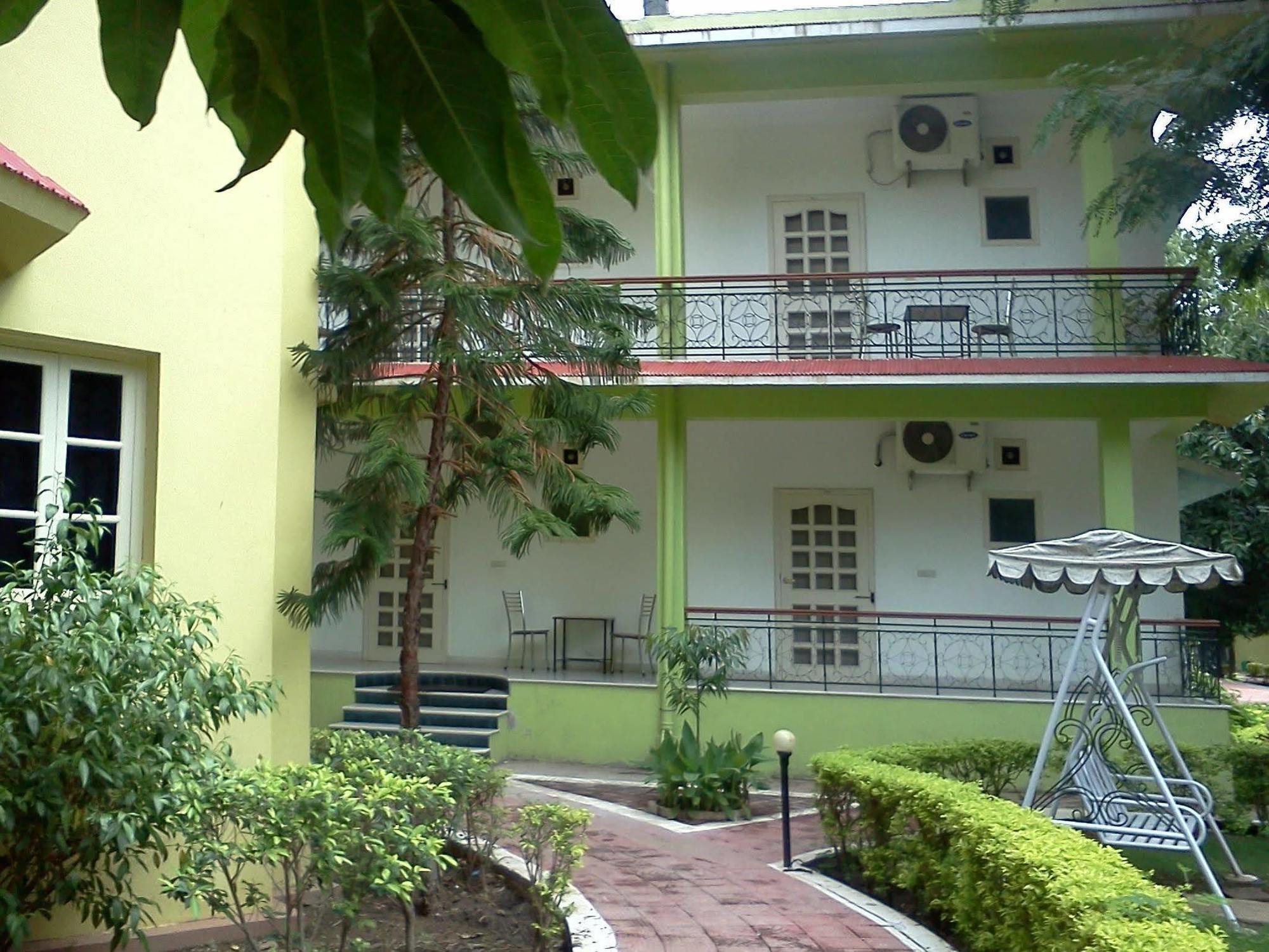 Resort Amantra Shilpi &