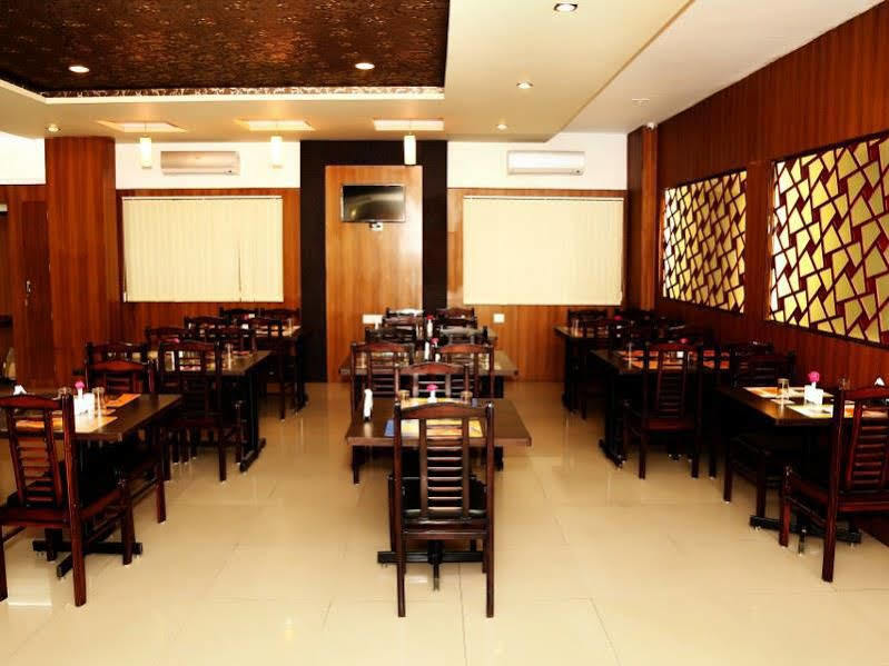 Hotel Narayans Leela 3*