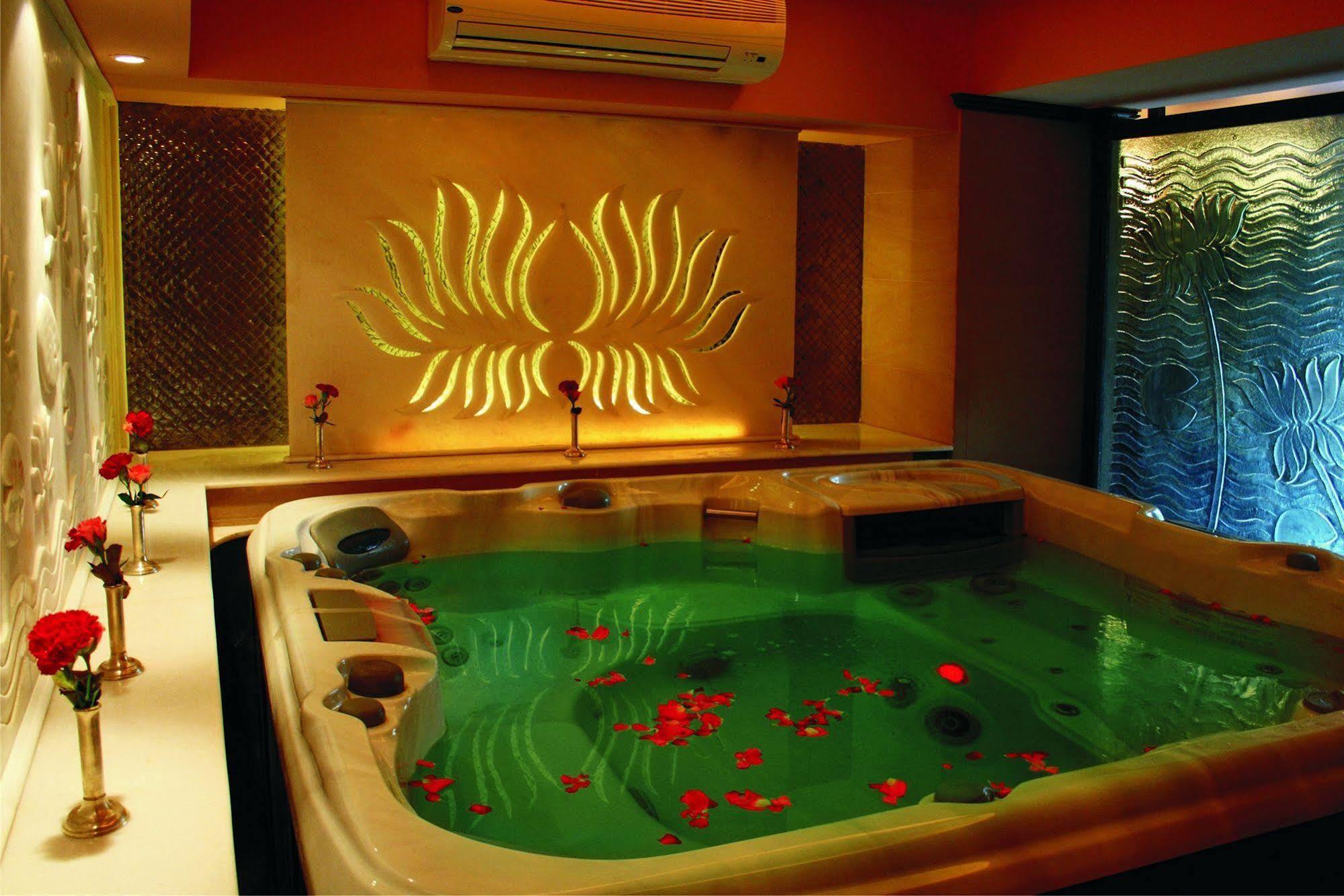 Jagmandir Island Palace - Grand Heritage Hotel 5*
